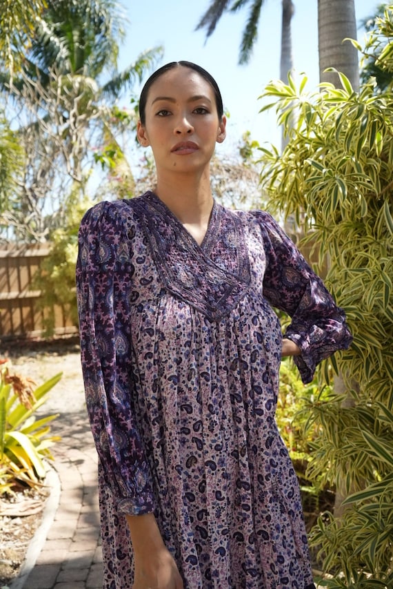 1970's Indian Cotton Dress / Purple Floral Block Printed Midi Dress with Gold Stamps / Easy Cotton Summer Dress / Festival Dress 1970's Indian Cotton Dress / Purple Floral Block Printed Midi Dress with Gold Stamps / Easy Cotton Summer Dress / Festival Dress