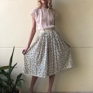 1950's Skirt / Novelty Vase Midi Skirt / Novelty Print Summertime Skirt / Picnic Skirt / Garden Party Skirt / Retro Print Skirt image 1