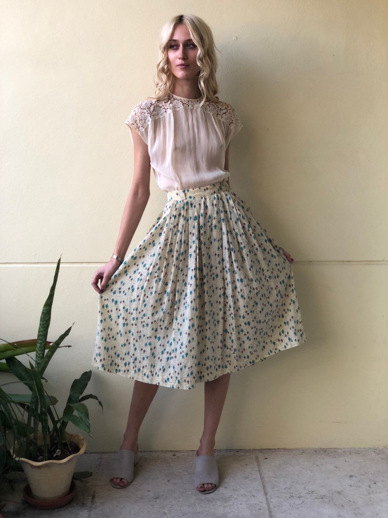 1950's Skirt / Novelty Vase Midi Skirt / Novelty Print Summertime Skirt / Picnic Skirt / Garden Party Skirt / Retro Print Skirt image 1