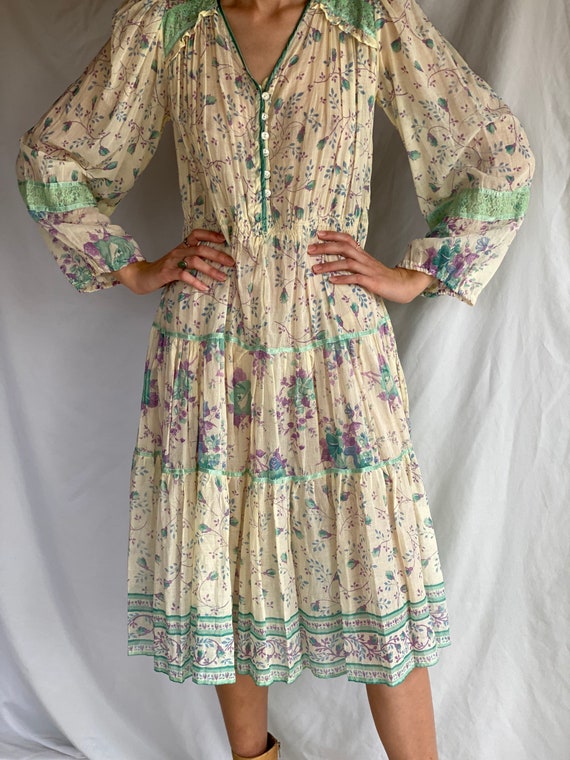 1970's Indian Cotton Dress / Tissue Thin Floral P… - image 9