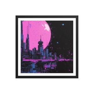 Op de afbeelding: Ingelijste kunstprint met een futuristische stad met een grote roze planeet op de achtergrond. De gebouwen zijn in blauw en paars, tegen een zwarte sterrenhemel. De print zit in een zwarte lijst.