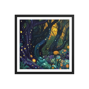 Puede incluir: Una impresión artística enmarcada que representa una escena de bosque caprichosa. La obra de arte presenta árboles oscuros y texturizados con orbes amarillos brillantes y acentos azules y morados. El suelo del bosque está lleno de plantas coloridas y estilizadas.