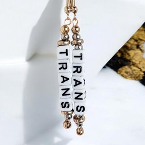 TRANS Mixed-Metal Dangly Earrings | Rebellion in Pleasure | Biżuteria LGBTQIA+ | Prezent potwierdzający płeć | Widoczność transseksualistów | Prezent z możliwością personalizacji