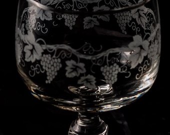 Copa de vino francesa vintage estilo Luminarc, copa de esmalte con diseño de vid, copa de vidrio prensado.