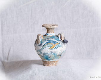 Jarrón ánfora de cerámica mediterránea costera, decoración rústica de cerámica pintada a mano