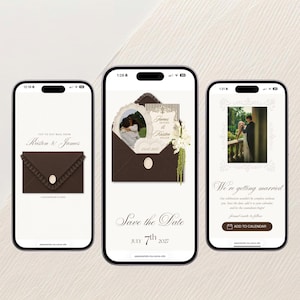 以下が含まれることがあります： デジタル結婚式招待状を表示する3台のスマートフォン。画面には、白い封印が付いた茶色の封筒、写真と花のアクセントが付いたSave the Dateカード、カレンダーボタン付きの結婚式のお知らせが表示されています。