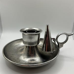 ヴィンテージのピューター製チェンバースティックキャンドルホルダー（キャンドルスナッファー付き）