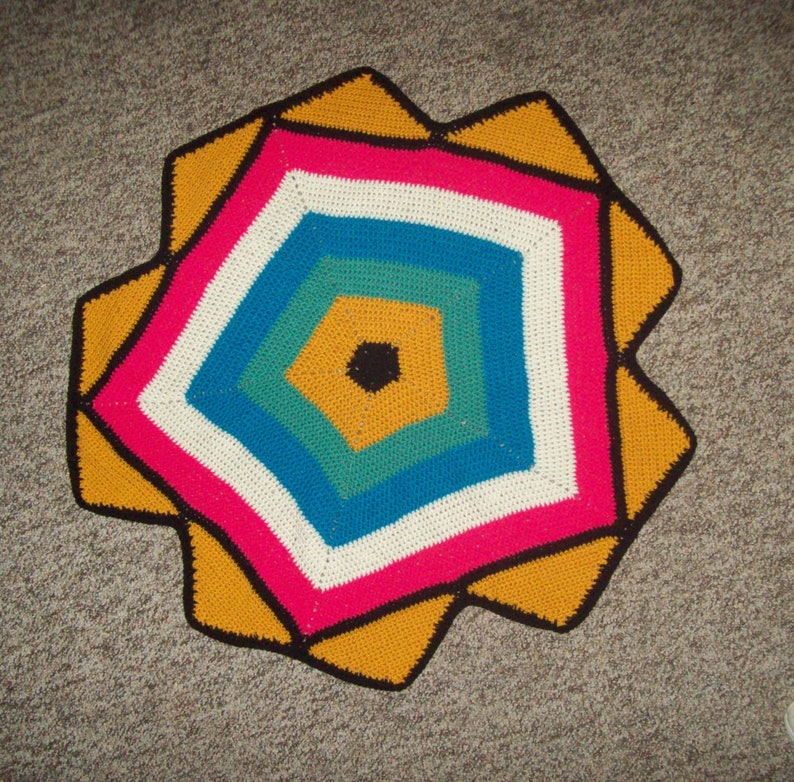 Pentagon Crochet Afghan, Small Geometric Throw, Multi Colored Rainbow Blanket afbeelding 4