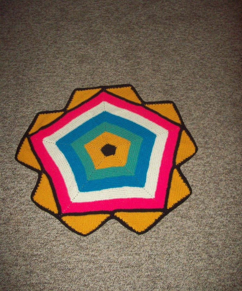 Pentagon Crochet Afghan, Small Geometric Throw, Multi Colored Rainbow Blanket afbeelding 7