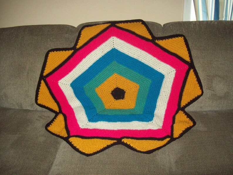 Pentagon Crochet Afghan, Small Geometric Throw, Multi Colored Rainbow Blanket afbeelding 1
