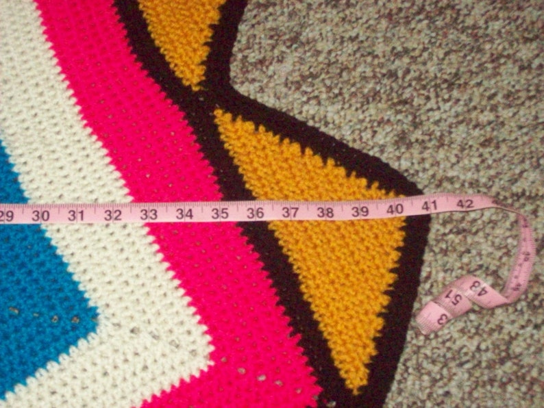 Pentagon Crochet Afghan, Small Geometric Throw, Multi Colored Rainbow Blanket afbeelding 9