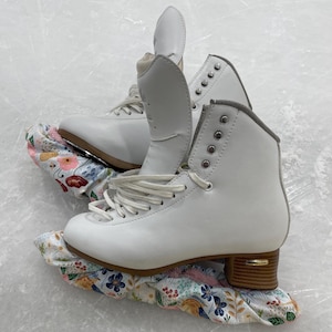 Adult Ice Skate and Hockey Skate Blade Soakers - Pink Floral Birds