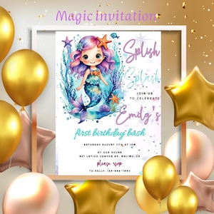 Peut inclure: Une invitation à une fête d'anniversaire pour un premier anniversaire sur le thème de la sirène avec une illustration aquarelle d'une sirène aux cheveux violets et à la queue turquoise. L'invitation a un fond blanc avec des paillettes dorées et le texte "Splish Splash Join Us To Celebrate Emily's First Birthday Bash" en lettres violettes et bleues. L'invitation comprend également la date, l'heure et le lieu de la fête.