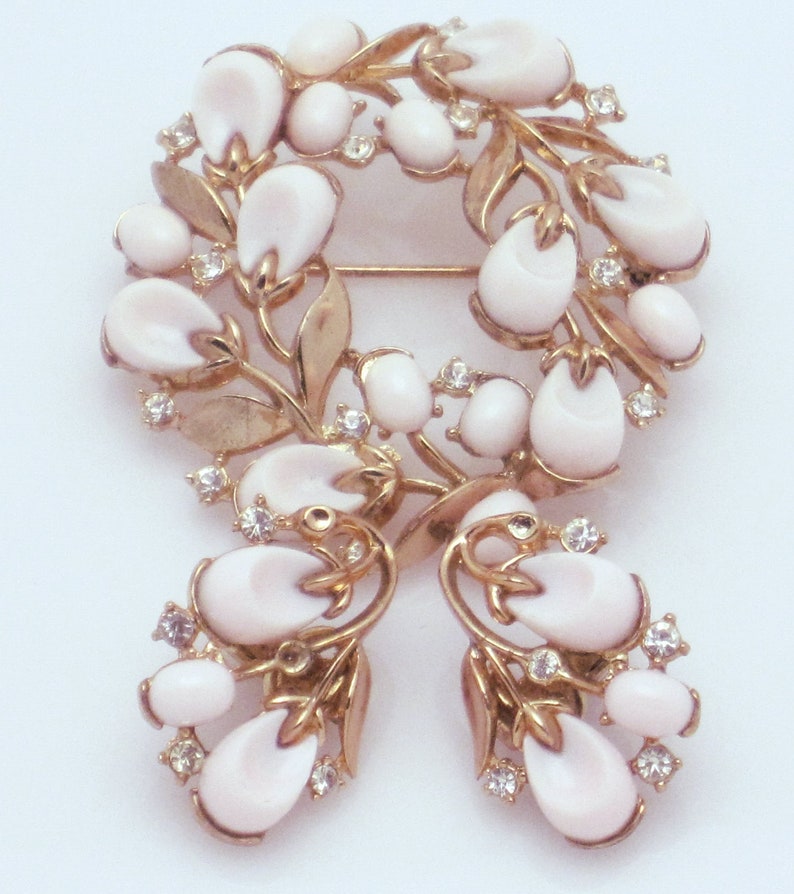 Vintage CROWN TRIFARI Pebble Beach Pink Brooch and Earrings Set