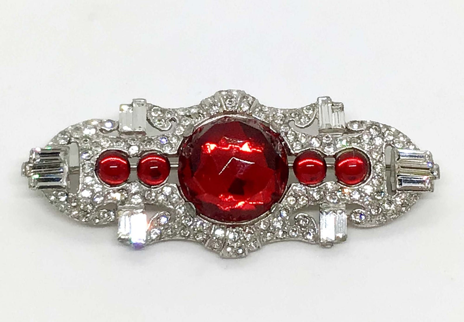 50mm D Siam Red Crystal Wreath Brooch In Antique Gold Tone 50mm D Siam Red Crystal Wreath Brooch In Antique Gold Tone