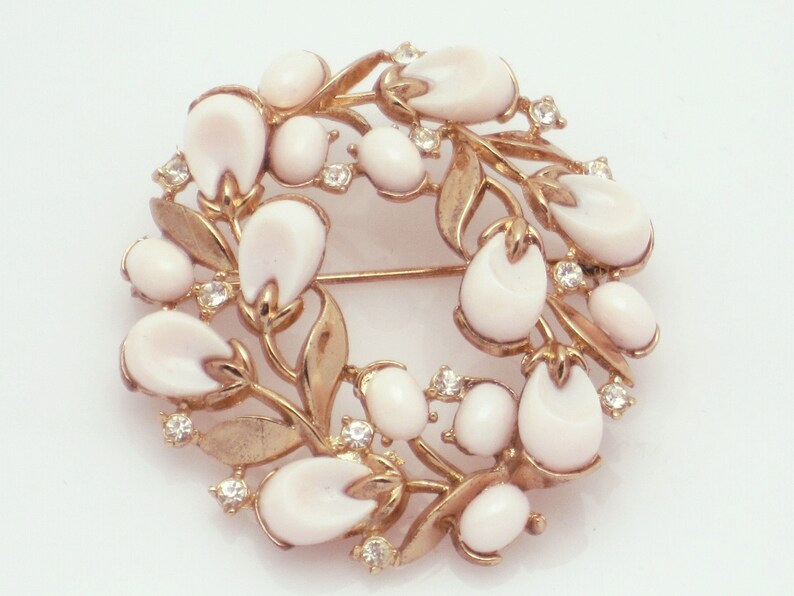 Vintage CROWN TRIFARI Pebble Beach Pink Brooch and Earrings Set
