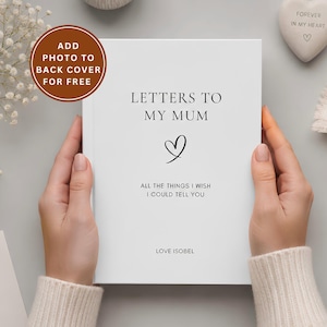 Op de afbeelding: Een wit hardcover boek met de titel Letters to My Mum, een zwart harticoon, de ondertitel All the Things I Wish I Could Tell You en de naam Love Isobel gedrukt op de voorkant in een strakke, zwarte schreeflettertype stijl.