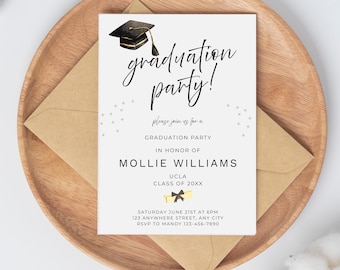 Op de afbeelding: Een uitnodiging voor een afstudeerfeest met een zwarte afstudeerpet en een gouden diploma. De tekst luidt "graduation party!" en "please join us for a graduation party in honor of Mollie Williams, UCLA, Class of 20XX".