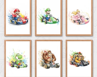 Puede incluir: Seis impresiones enmarcadas con ilustraciones en acuarela de personajes de videojuegos. Cada impresión muestra un personaje en un kart, con efectos de salpicaduras de pintura coloridas. Los marcos son de color marrón claro.