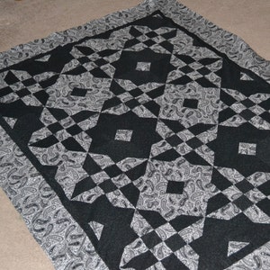 Black and White &quot;Hour Glass&quot; Throw