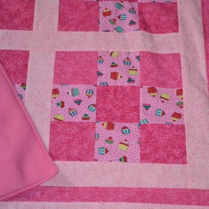 Cupcake Baby Quilt image 2