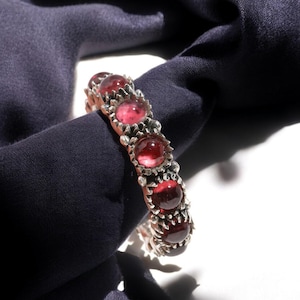 Anello con granato, anello in argento sterling 925, anello con pietra portafortuna di gennaio, anello con pietra preziosa rotonda, anello in argento da donna, anello con gioiello fatto a mano, regalo per lei