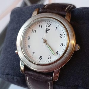 Vintage Timex Quartz Watch with Indiglo Backlight | Minimalist Men&#39;s Wristwatch | Classic Everyday Timepiece | Brown Leather Strap | Retro