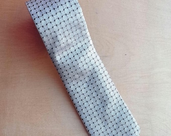 Cravatta vintage BAGOZZA MILANO • Prodotta in Italia • Cravatta 100% seta • Accessorio di design italiano • Motivo geometrico grigio • Abbigliamento maschile classico