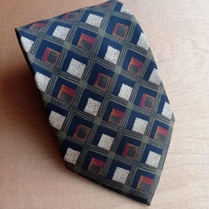 Vintage Canda Geometric Tie – 90s Retro Navy and Burgundy Necktie with Abstract Squares – Bold Vintage Men’s Fashion – Gift for Him