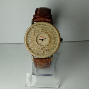 Reliquie musicali vintage come promemoria testuale standard e promemoria in legno
