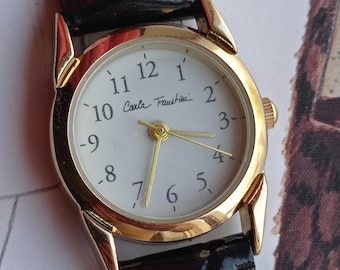Vintage Carla Faustini Women’s Watch – Elegant Gold-Tone Case with Black Leather Strap – Made in Italy – Timeless Retro Quartz Timepiece