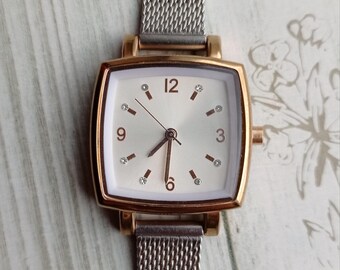 Vintage Women’s Watch by Next – Elegant Gold & Silver Mesh Bracelet – Minimalist Cream Dial–Classic Quartz Timepiece for Everyday Wear,retro