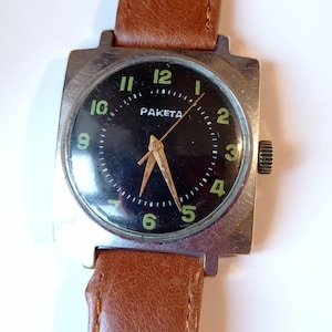 Orologio meccanico sovietico vintage RAKETA, da uomo, orologio da polso URSS anni '70 - cassa quadrata, cristallo acrilico, cinturino in pelle marrone, retrò, raketa