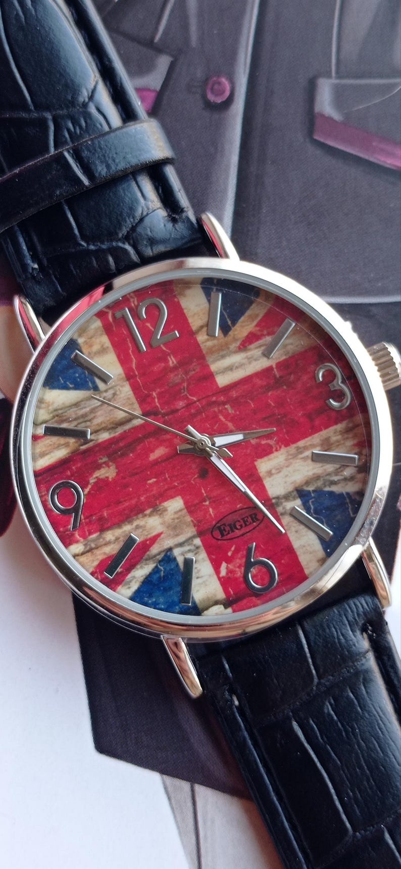 New wristwatch featuring the Union Jack (British flag) on the dial, with a black faux leather strap and silver buckle. Unused quartz timepiece, stylish and perfect for fans of British culture or punk fashion.