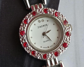 Reloj Zagros vintage para mujer / Reloj con pulsera de piedras preciosas rojas / Elegante reloj de cuarzo / Accesorio retro con estilo / Reloj usado