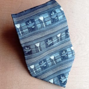 Vintage Green Silk Tie by Principles for Men – Made in UK – Elegant Floral Woven Pattern – Classic British Neckwear – Timeless Style Gift