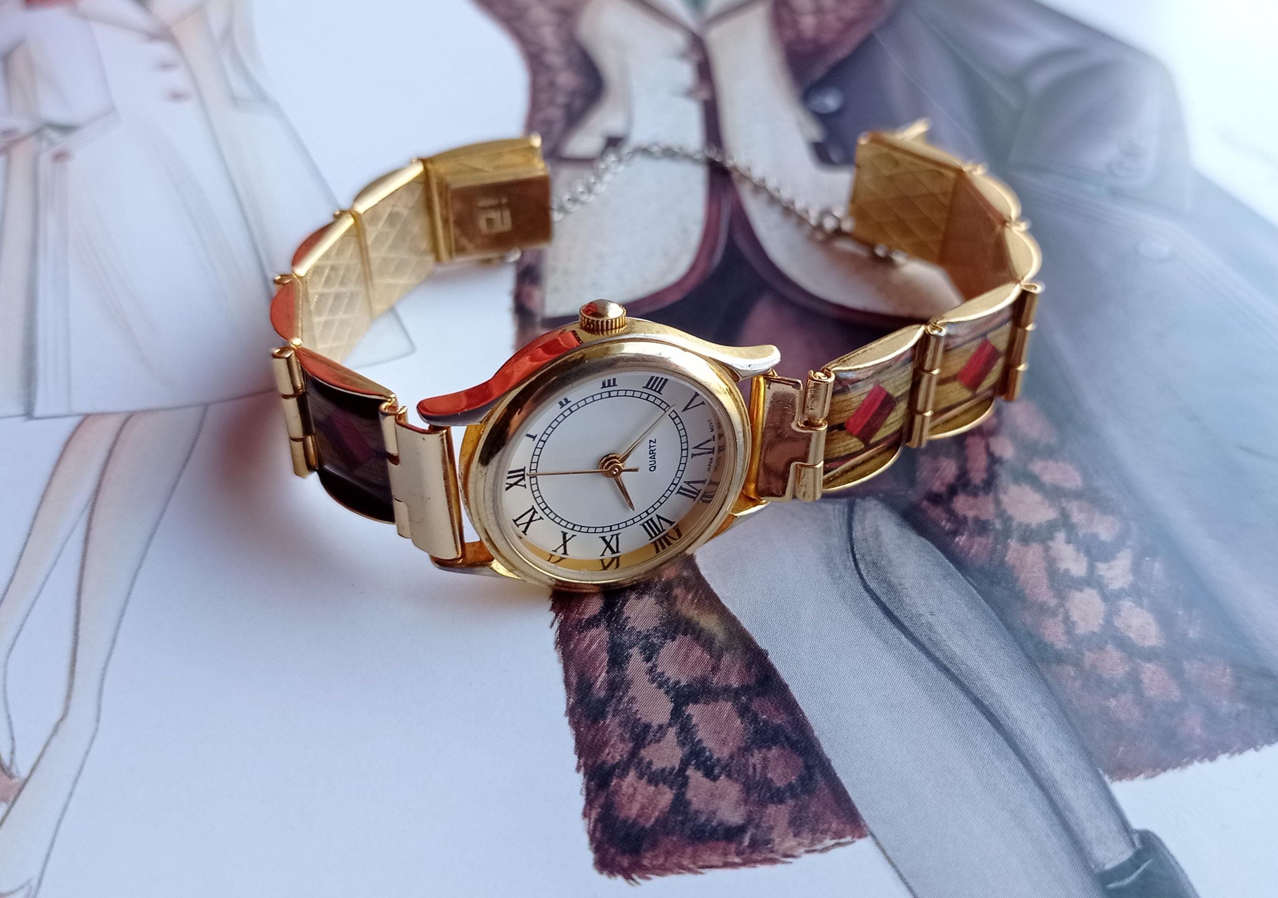 エレガントなヴィンテージレディースブレスレットウォッチ、幾何学模様のインレイ付き - 温かみのあるゴールドとレッドのトーン - ユニークなレトロクォーツ時計 - 希少で時代を超越した