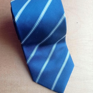 Iconic Vintage Savile Row Silk Tie – Navy Blue Power Necktie with White Stripes – British Gentleman Style