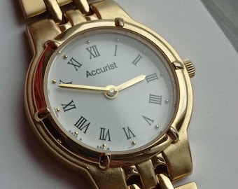 zeldzaam vintage accurist dameskwartspolshorloge in goudkleur met Romeinse cijfers – elegant klassiek armbandhorloge uit de jaren 80 voor smalle pols