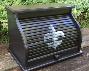 Bread box dark with light gray fleur de lis hand painted on front bread bin