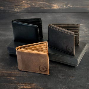 Cartera de cuero grabada personalizada para hombre con escritura personalizada. Regalo único para esposo, novio, papá, él, aniversario o graduación.