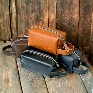 Personalized Leather Dopp Kit for Men, Custom Leather Toiletry Bag, Groomsmen Gift, Gift for Best Man and Groom, Anniversary Gift for Him