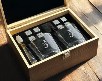 Personalized Whiskey Glass Gift Set with Pine Wood Box | Engraved Bourbon Glasses | Groomsmen, Father’s Day Gift, Anniversary, Retirement