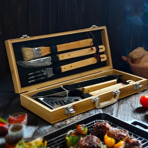 Gepersonaliseerde bamboe BBQ-gereedschappen en -box, op maat gegraveerde barbecuekoffer, grillmaster, cadeau voor hem, vader, housewarming-bbqcadeau