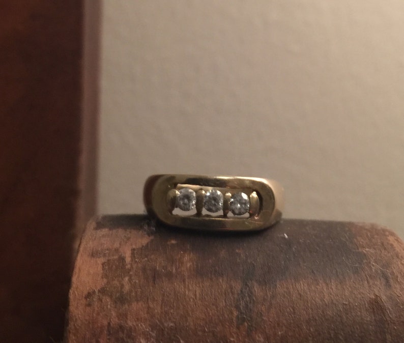 10k Yellow Gold with 3 Stones Vintage Ring US Size 8.5