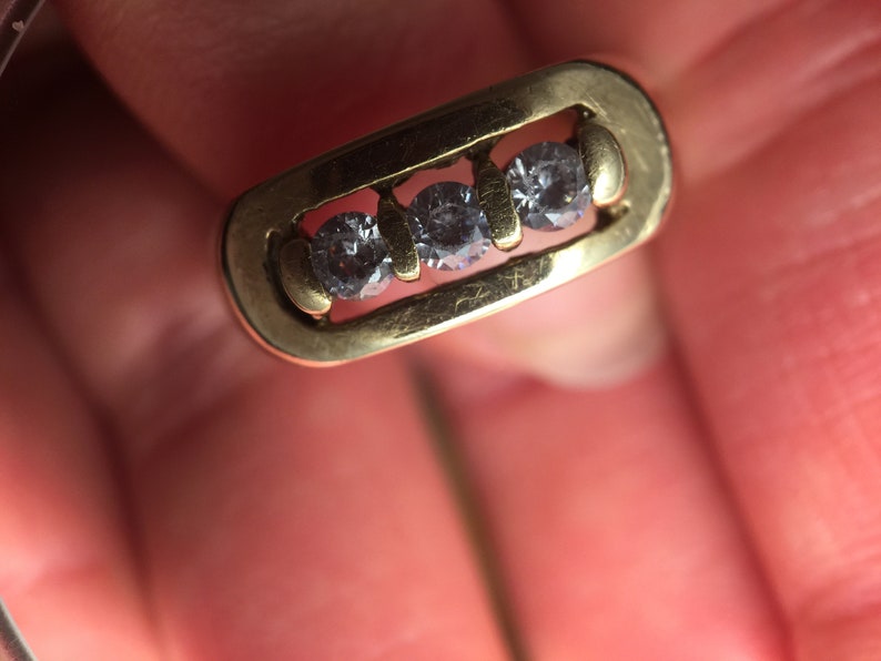 10k Yellow Gold with 3 Stones Vintage Ring US Size 8.5