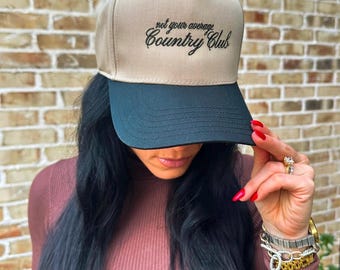 Gorra de camionero bordada - No es la típica gorra de club de campo.