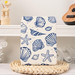 Custodia personalizzata Coastal Shell per Kobo/Kindle Paperwhite, Kindle 2024 Colorsoft con cinturino da polso, Paperwhite 11a e 12a generazione, Kindle Oasis, retro trasparente
