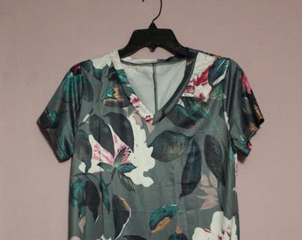 Grey Short Sleeve Knee Length Flower V Neck Dress
