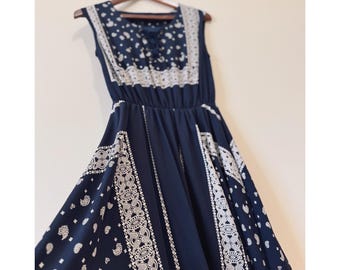 Vestido midi vintage com estampa de bandana boho | Decote com amarração e cintura elástica | Vestido para festivais/outono